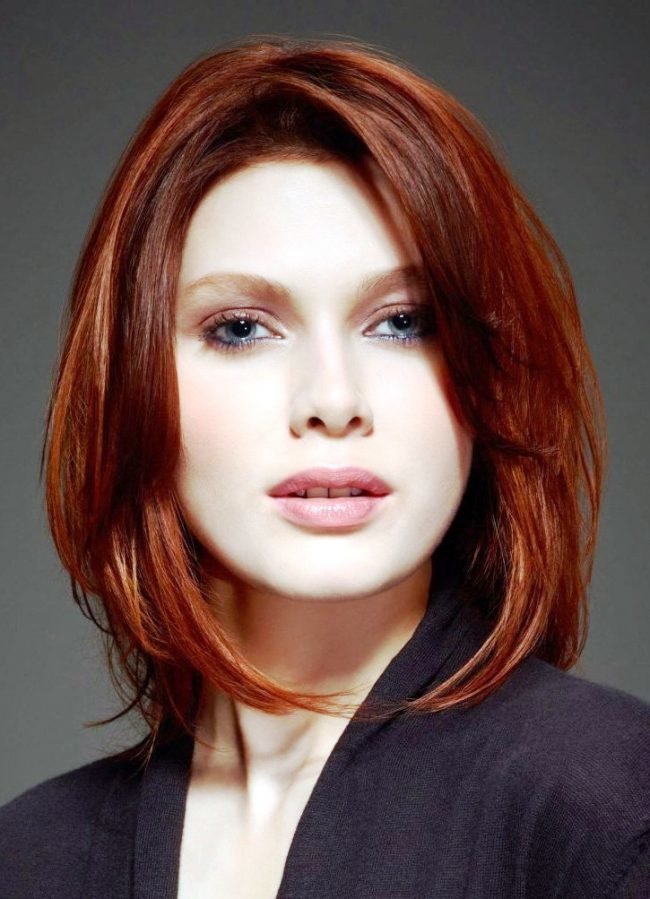 Penteados femininos para cabelos médios e rosto redondo